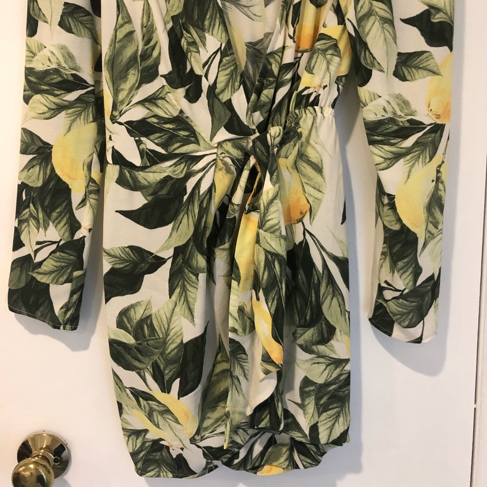 NWT H&M V-Neck Tropical Print Romper - Picture 7 of 7